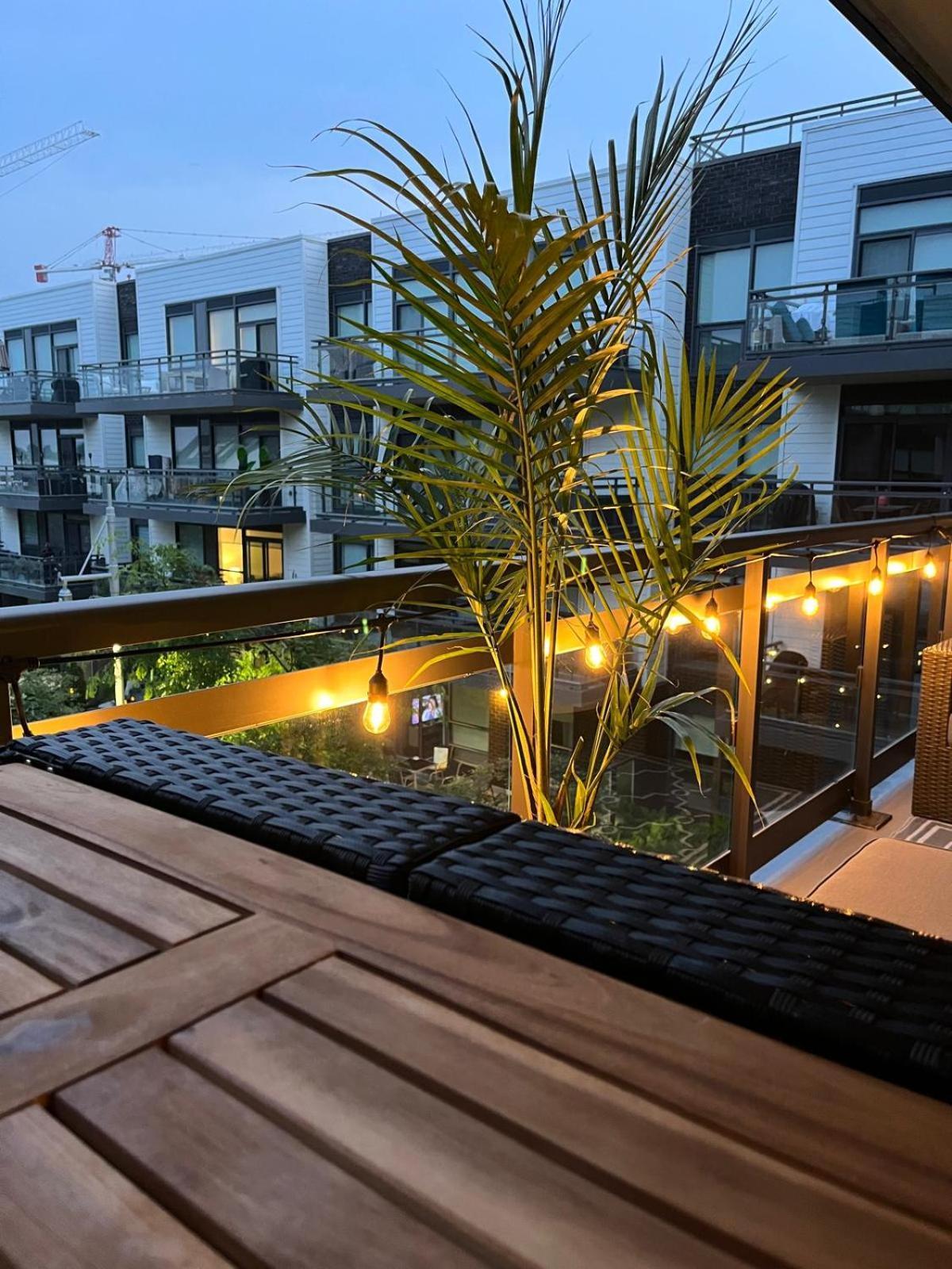 Stunning Stayz At Friday Harbour Beach Marina Resort Lake Simcoe Innisfil Экстерьер фото
